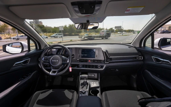 White KIA Sportage Photo 8