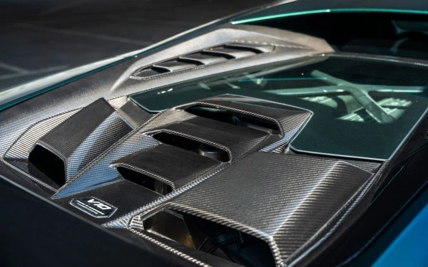 Green Lamborghini Huracan Tecnica Photo 9