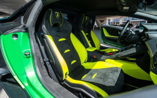 Green Lamborghini Huracan Tecnica Photo 12