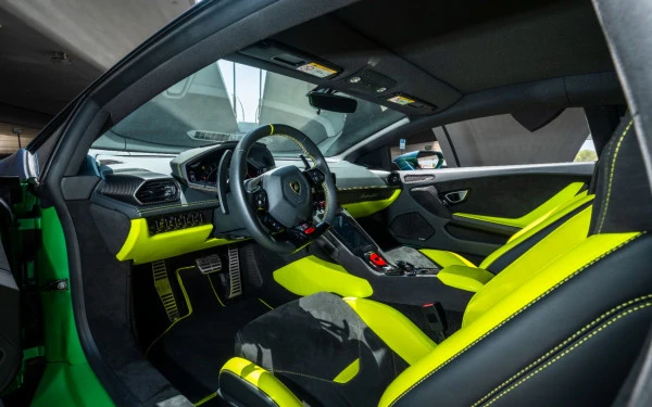 Green Lamborghini Huracan Tecnica Photo 13