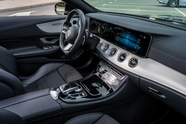 Green Mercedes E200 Cabrio Photo 6
