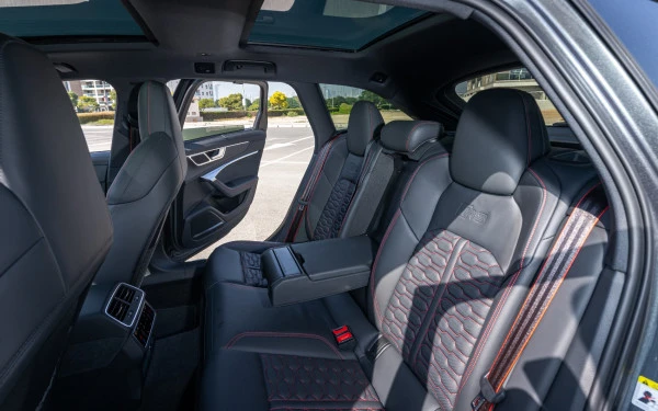 Grey Audi RS6 Photo 7