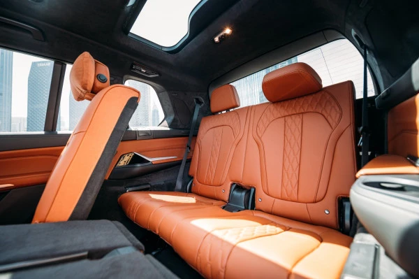 Grey BMW X7 40i Photo 5