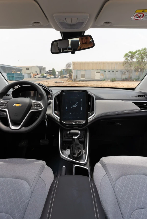 Grey Chevrolet Captiva Photo 8