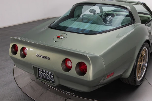 Grey Chevrolet Corvette Photo 5