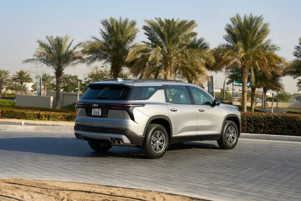 Grey Chevrolet Traverse Photo 7