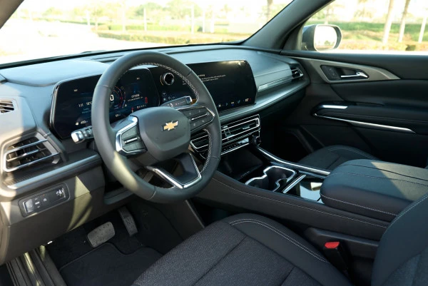 Grey Chevrolet Traverse Photo 10