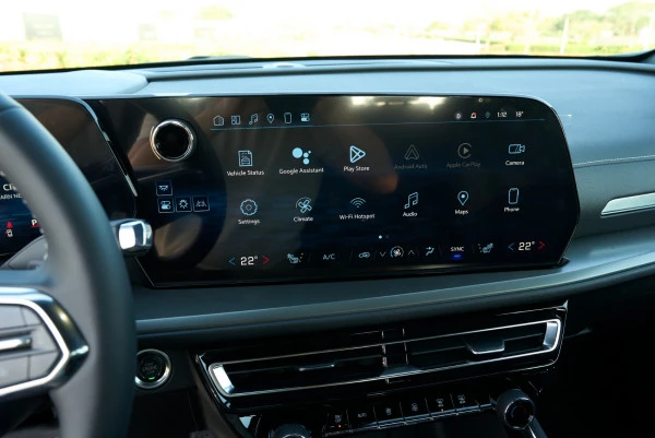 Grey Chevrolet Traverse Photo 11