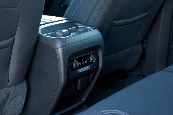 Grey Chevrolet Traverse Photo 12
