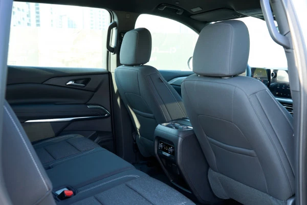 Grey Chevrolet Traverse Photo 13