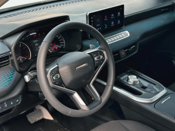 White Haval Jolion Photo 6