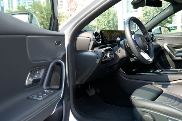 Grey Mercedes A180 Photo 9