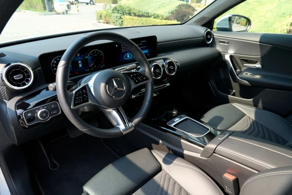 Grey Mercedes A180 Photo 11