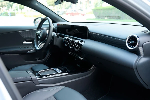 Grey Mercedes A180 Photo 13