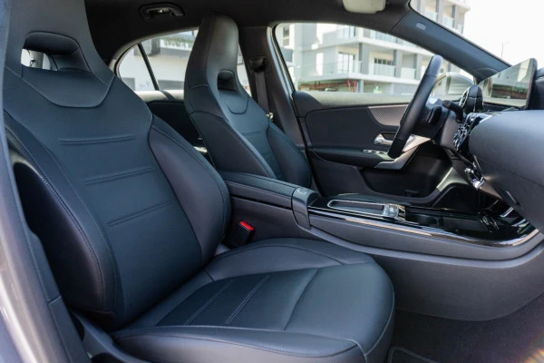 Grey Mercedes A180 Photo 8