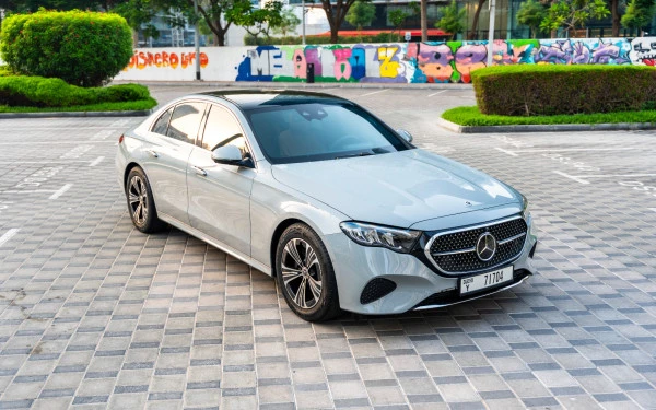 Grey Mercedes E200 Photo 6