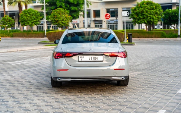 Grey Mercedes E200 Photo 8