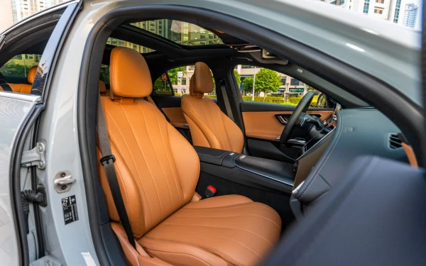 Grey Mercedes E200 Photo 14