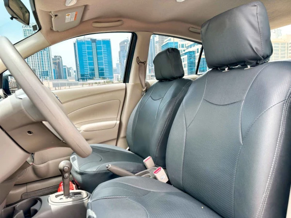 Grey Nissan Sunny Photo 5