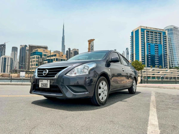 Grey Nissan Sunny Photo 6