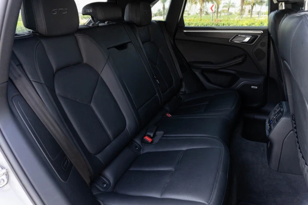 Grey Porsche Macan Photo 7