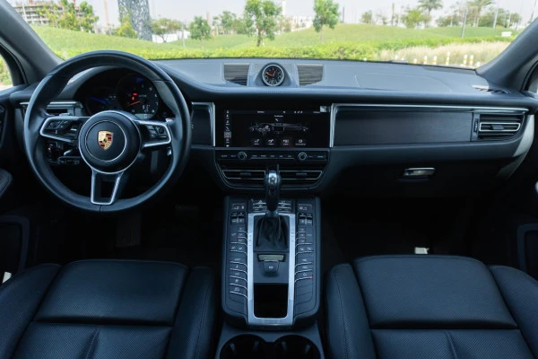 Grey Porsche Macan Photo 9