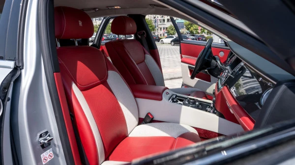 Silver Rolls Royce Ghost Photo 5