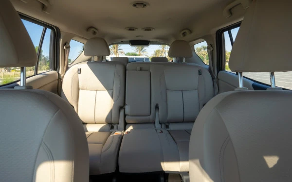 Pearl White Nissan Pathfinder Photo 6