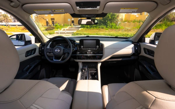 Pearl White Nissan Pathfinder Photo 9