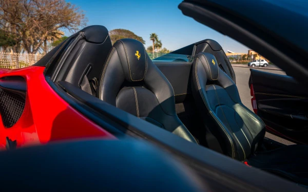 Red Ferrari F8 Tributo Spider Photo 7