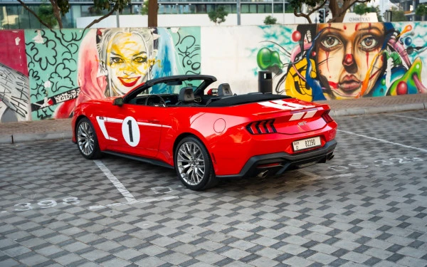 Red Ford Mustang cabrio Photo 13