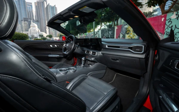 Red Ford Mustang cabrio Photo 17