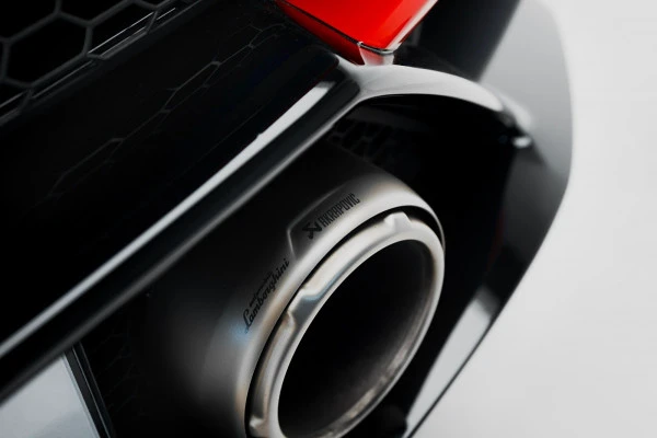Red Lamborghini Huracan Evo Akropovic Photo 8