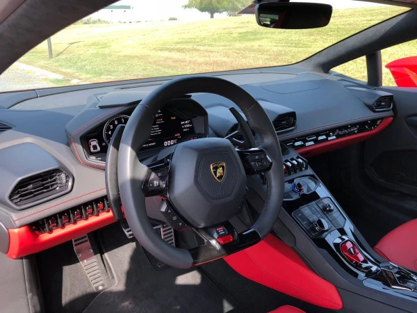 Red Lamborghini Huracan Photo 5