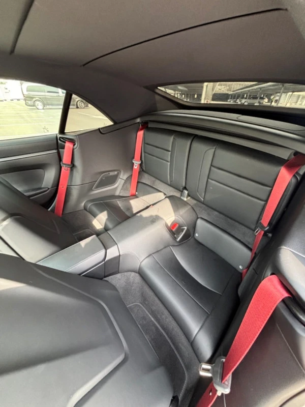 Red Porsche 911 / Carrera Photo 8