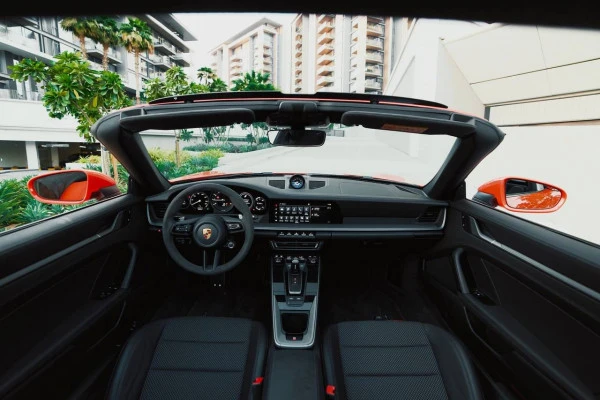 Red Porsche 911 Targa 4 Photo 5