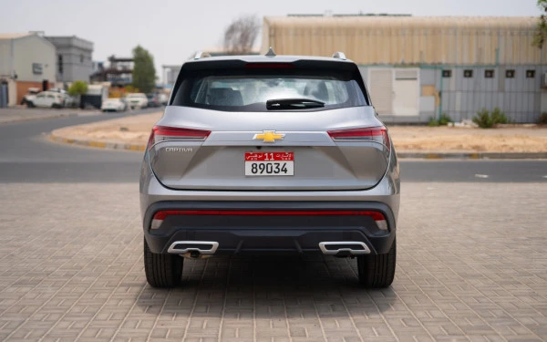 Silver Chevrolet Captiva Photo 4