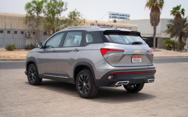 Silver Chevrolet Captiva Photo 5