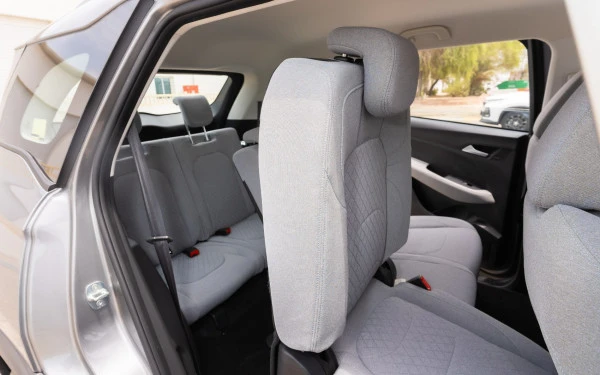 Silver Chevrolet Captiva Photo 9