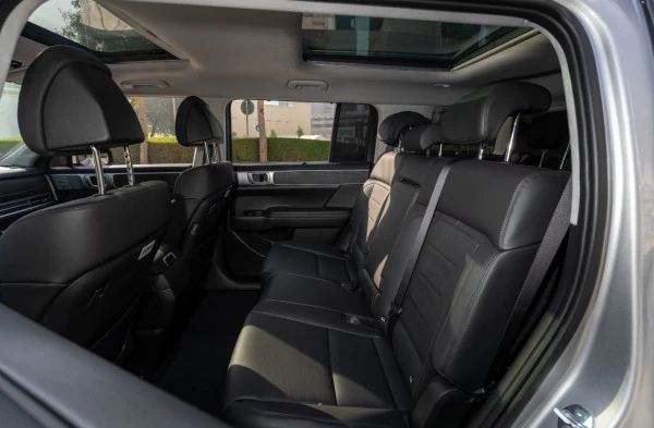 Silver Hyundai Santa Fe Photo 5