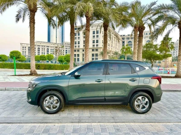 Green KIA Seltos Photo 2