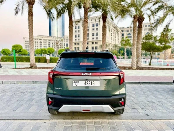 Green KIA Seltos Photo 3