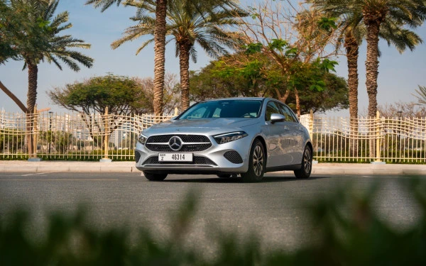 Silver Mercedes A180 Photo 8