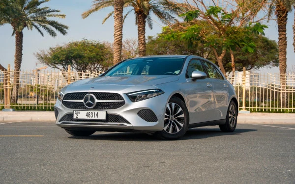 Silver Mercedes A180 Photo 10