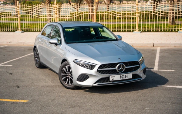 Silver Mercedes A180 Photo 16