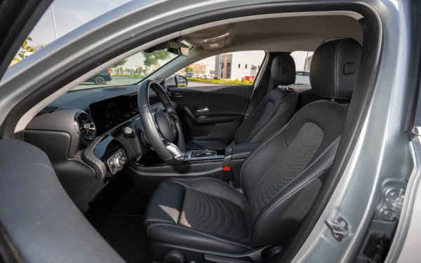 Silver Mercedes A180 Photo 17