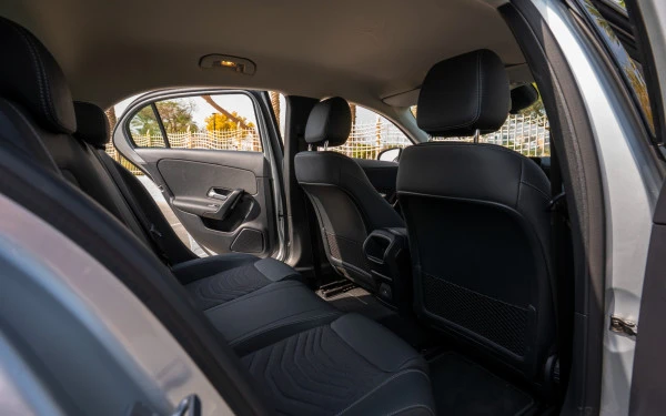 Silver Mercedes A180 Photo 18