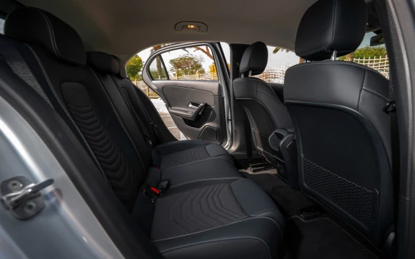 Silver Mercedes A180 Photo 20