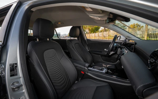 Silver Mercedes A180 Photo 21