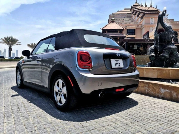 Silver Mini Cooper cabrio Photo 6